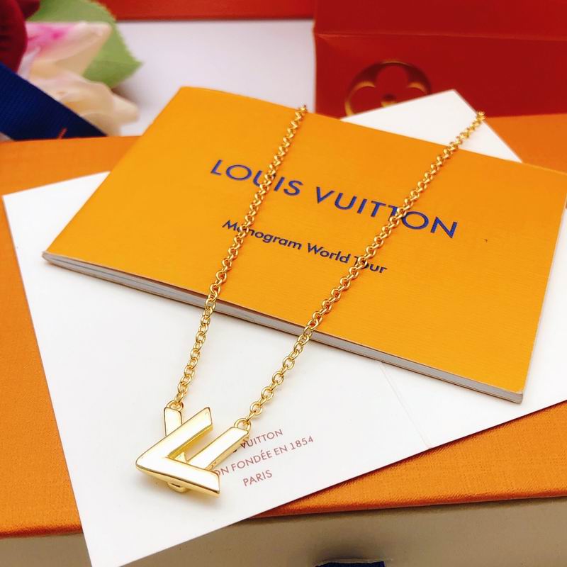 LV Necklace 03lyr584